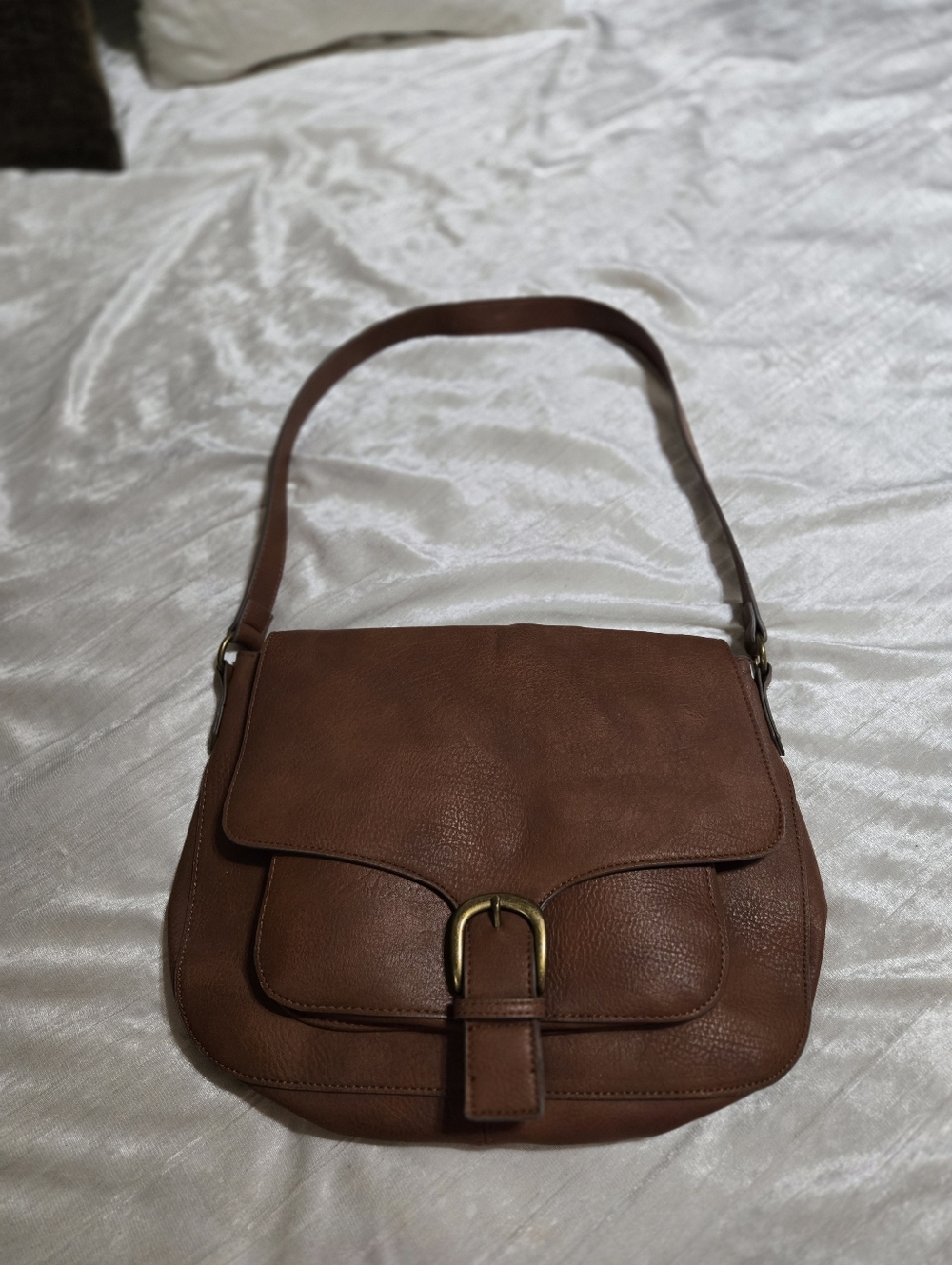 Classic Brown Faux Leather Crossbody Saddle Bag EUC - Picture 2 of 7